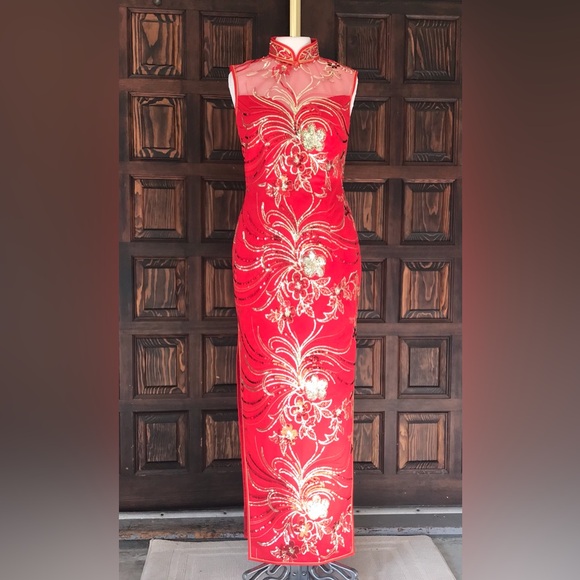 **Modern Style Qipao on Sale – Red Sequin Lace, Elegant and Unique!** - Picture 3 of 4
